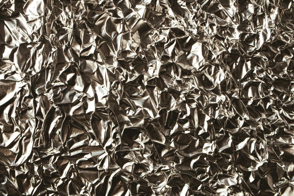Polished metal surface using white fused alumina